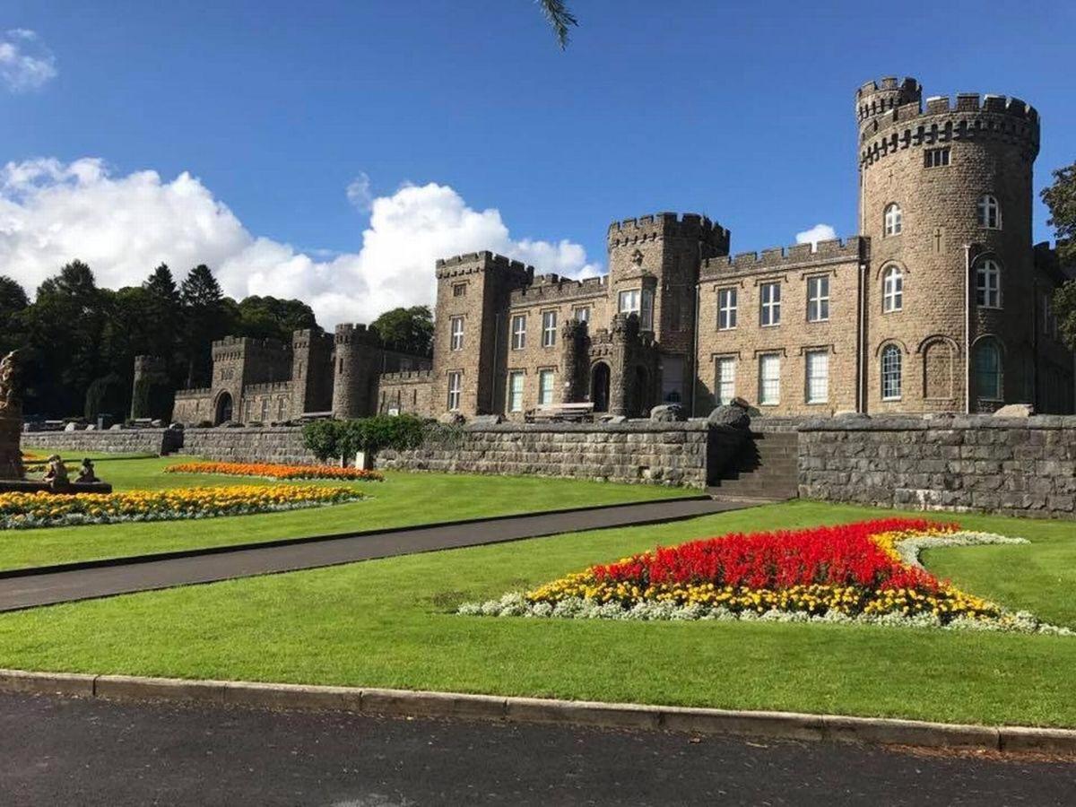 Apartamento Rj S House Merthyr Tydfil Exterior foto