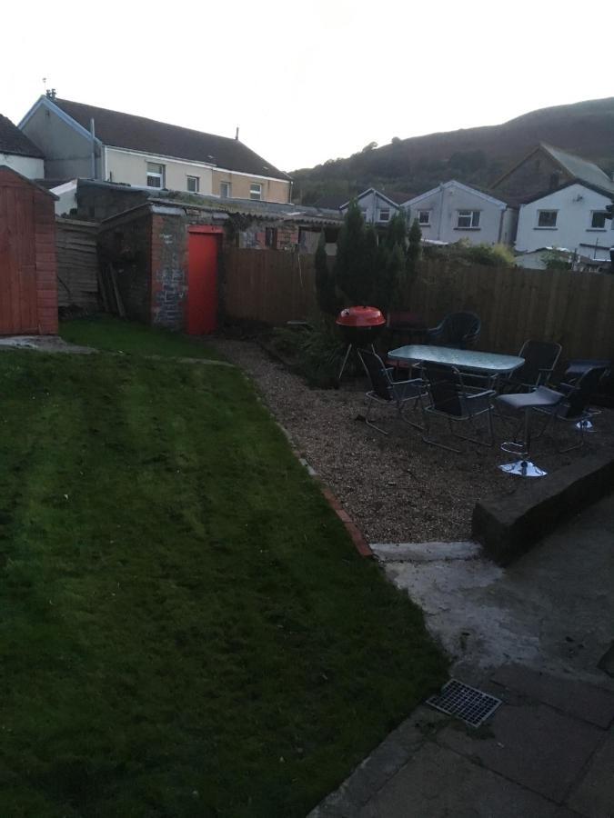 Apartamento Rj S House Merthyr Tydfil Exterior foto