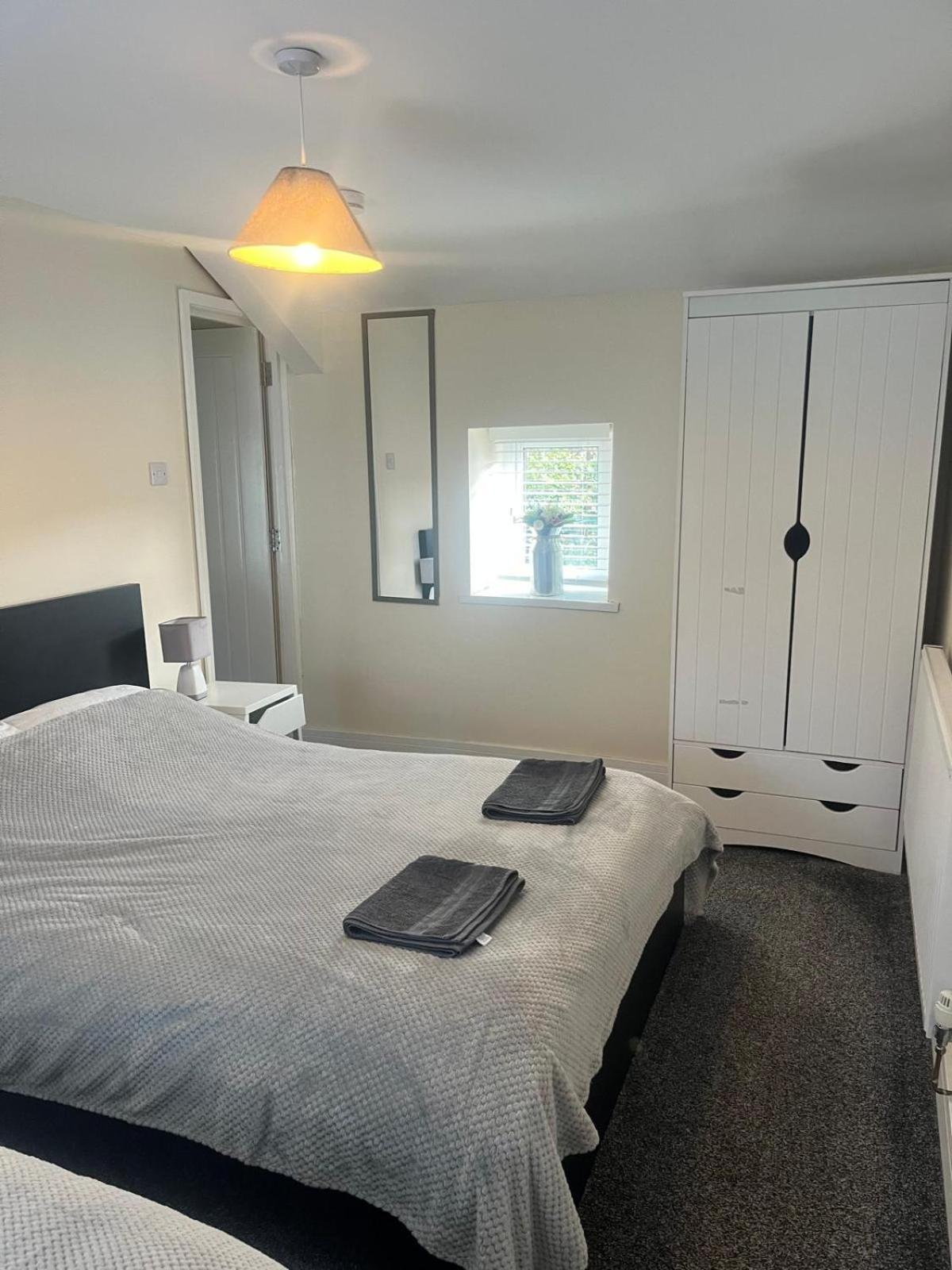 Apartamento Rj S House Merthyr Tydfil Exterior foto