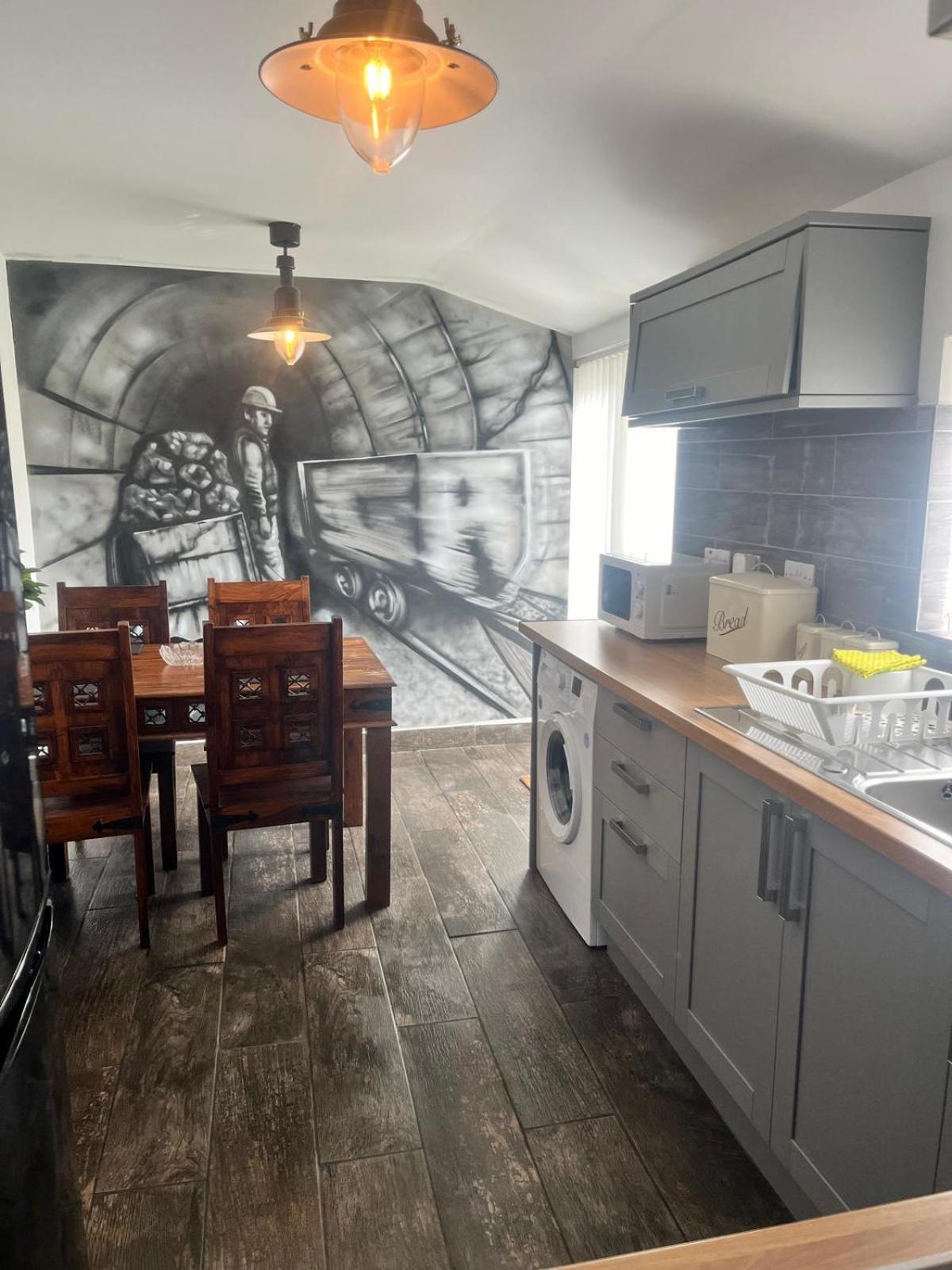 Apartamento Rj S House Merthyr Tydfil Exterior foto