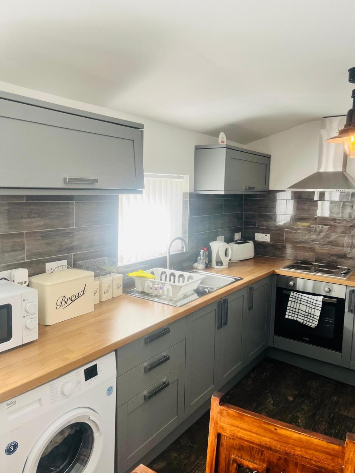 Apartamento Rj S House Merthyr Tydfil Exterior foto